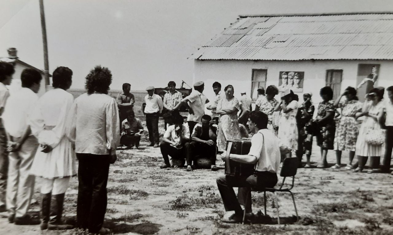 Фотовыставка &quot;Листая страницы архива&quot;, рубрика &quot;С песней по жизни&quot;.