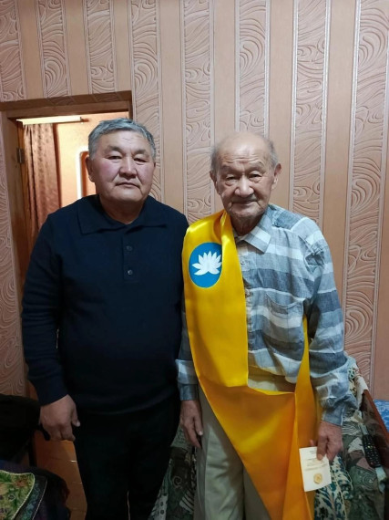 Санджиеву Даве Дорджиевичу присвоено звание "Почётный житель Ики-Бурульского района". Санджиеву Даве Дорджиевичу присвоено звание "Почётный житель Ики-Бурульского района".
