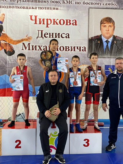 Наши юные борцы продолжают побеждать в соревнованиях. Наши юные борцы продолжают побеждать в соревнованиях.