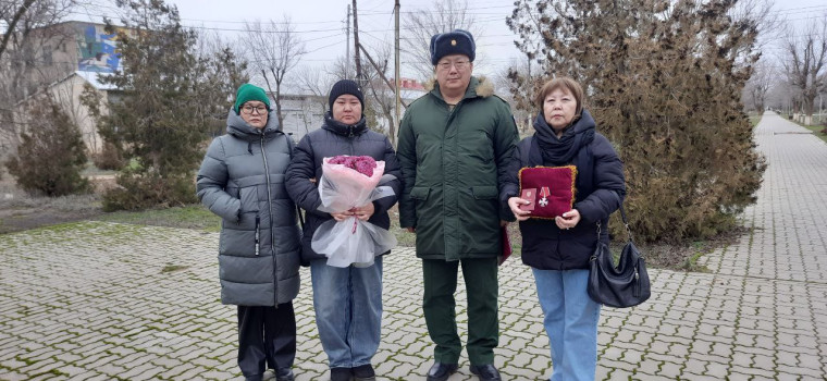 Семье погибшего героя вручен орден Мужества. Семье погибшего героя вручен орден Мужества.